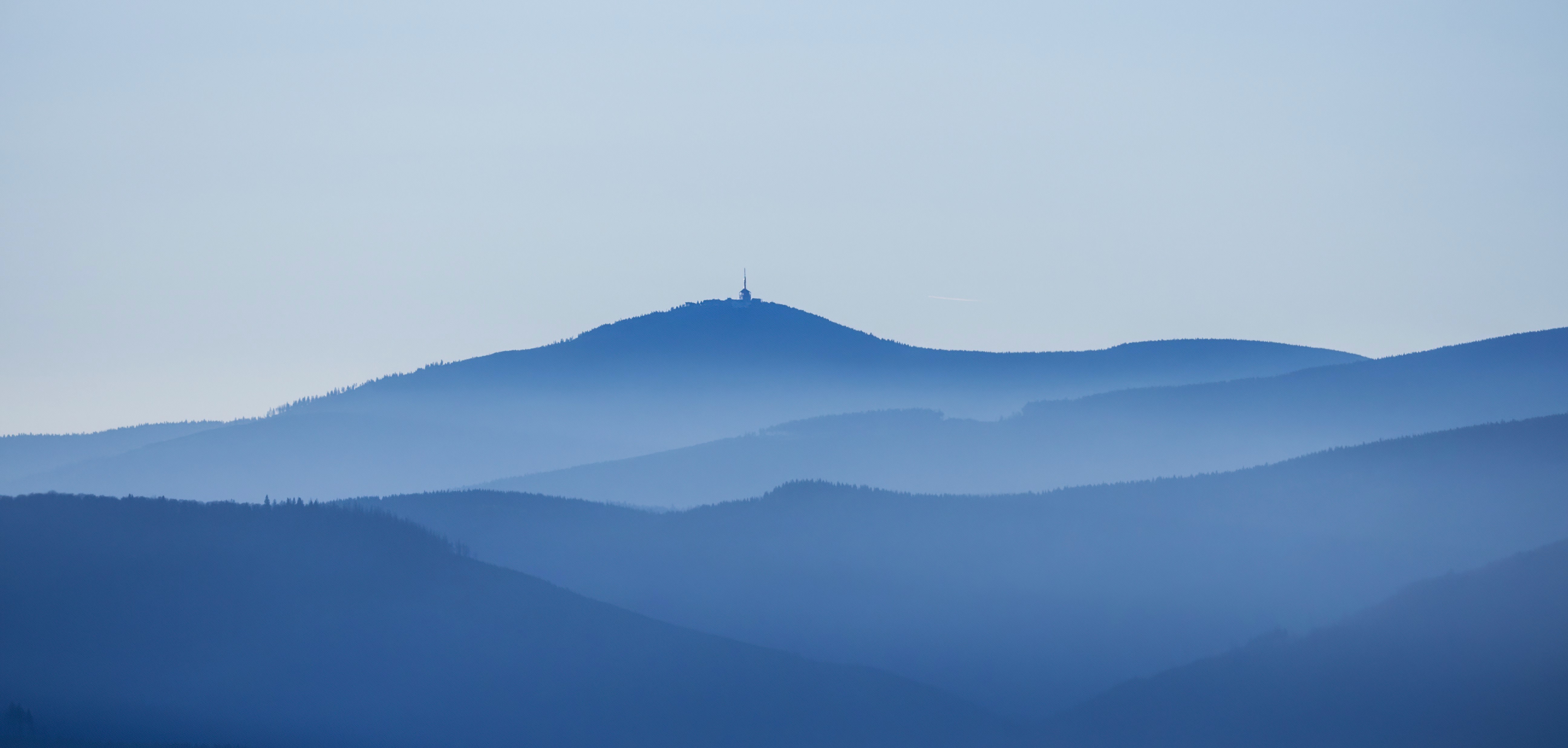 Mountain landscape background for Liv Motion Physiotherapy